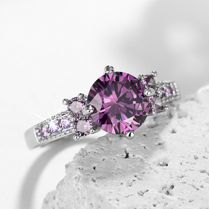 Huitan Factory Direct Sales: Four-Prong-Set Cubic Zirconia Ring, Luxurious Elegant Ring Women, Perfect As A Princess-Style Accessory For Weddings An