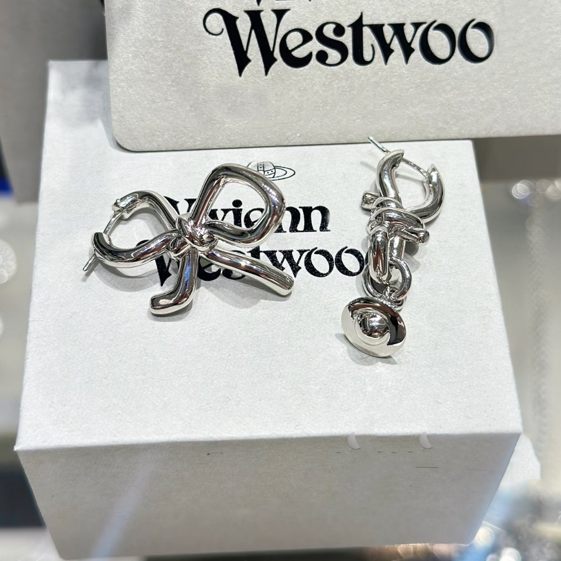 earrings High-quality Xijia VV new Saturn bow earrings, elegant, fashionable, light luxury, sweet, and with a high-end feel