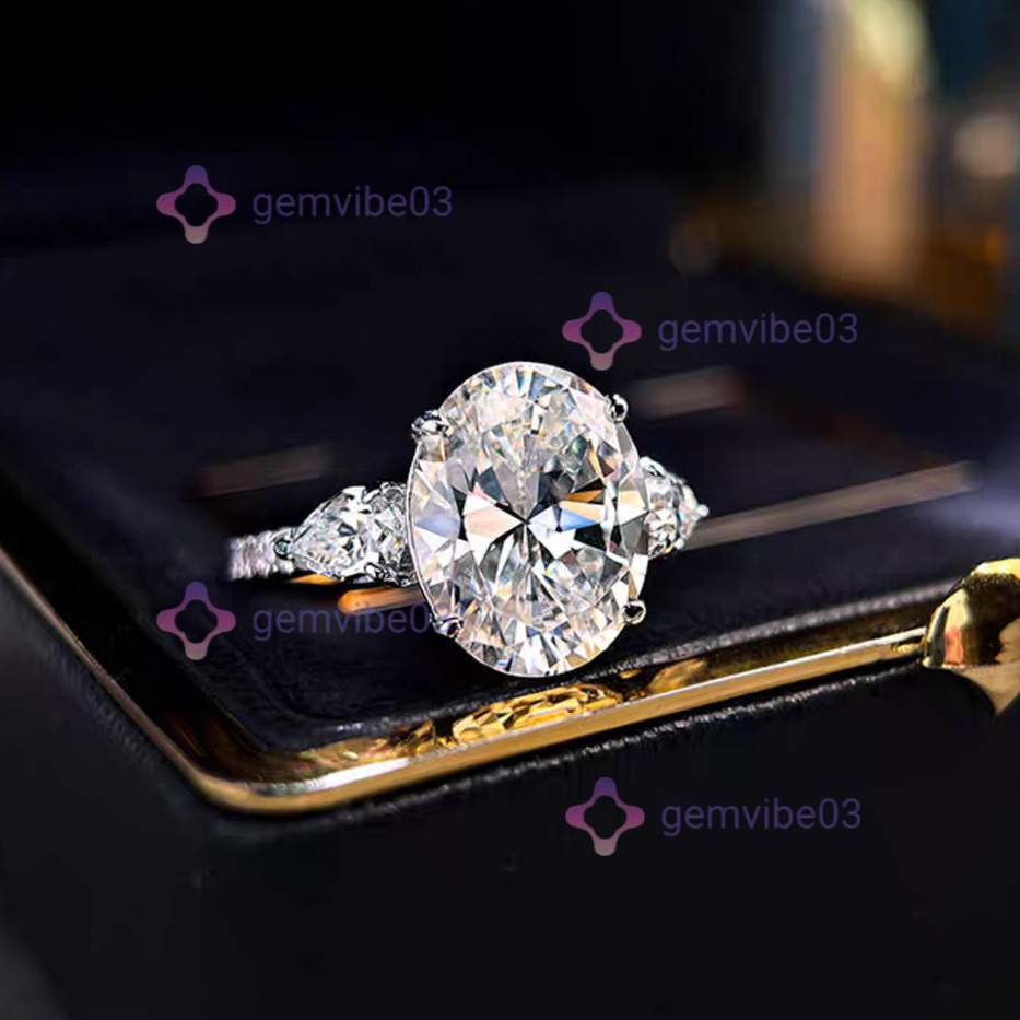 Pigeon egg-shaped, dazzling, ice-cut simulated moissanite engagement for women, fashionable and elegant wedding ring jewellery