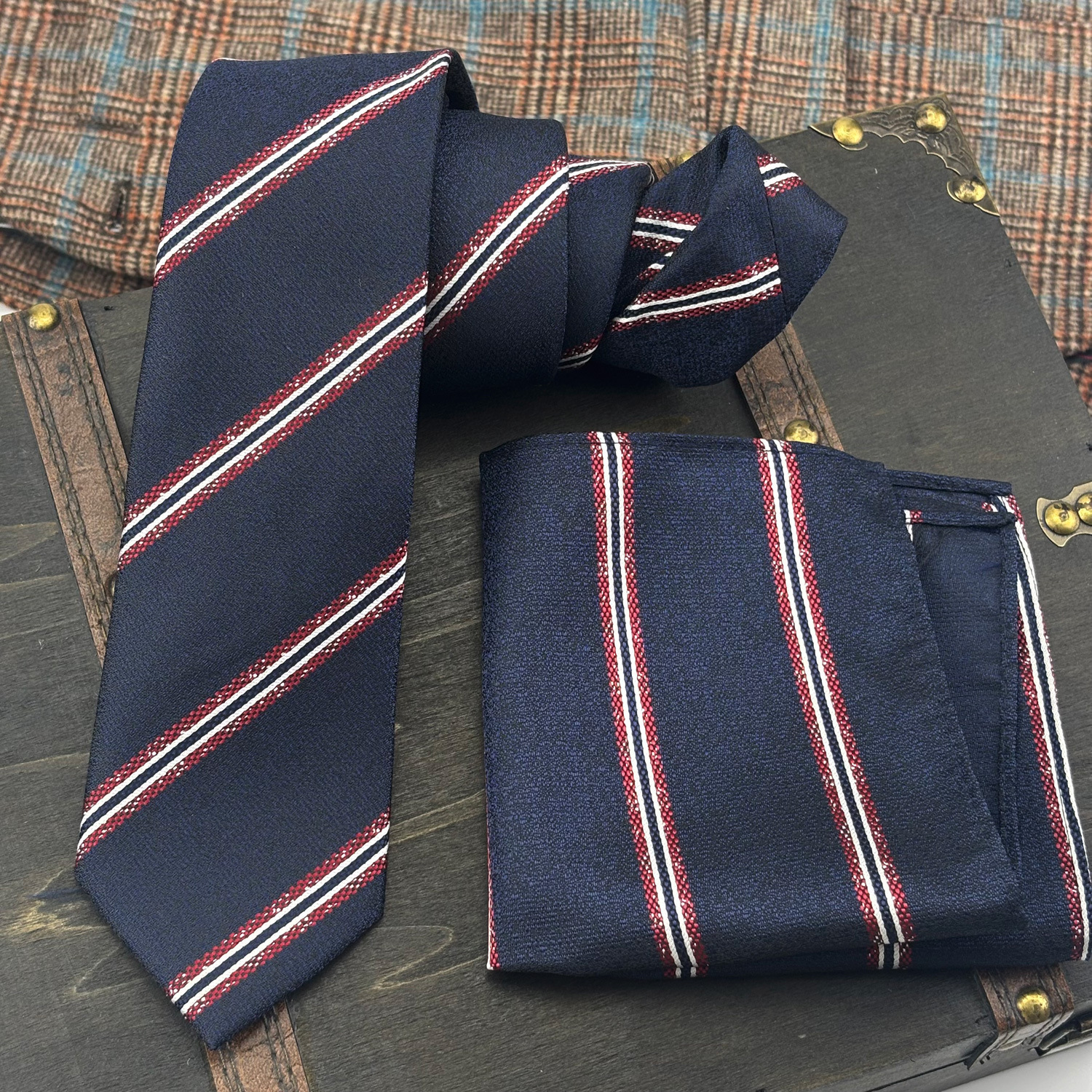 polyester hand-tied tie, men's business formal wear, paired with a shirt, navy blue, red, and white striped pocket square set