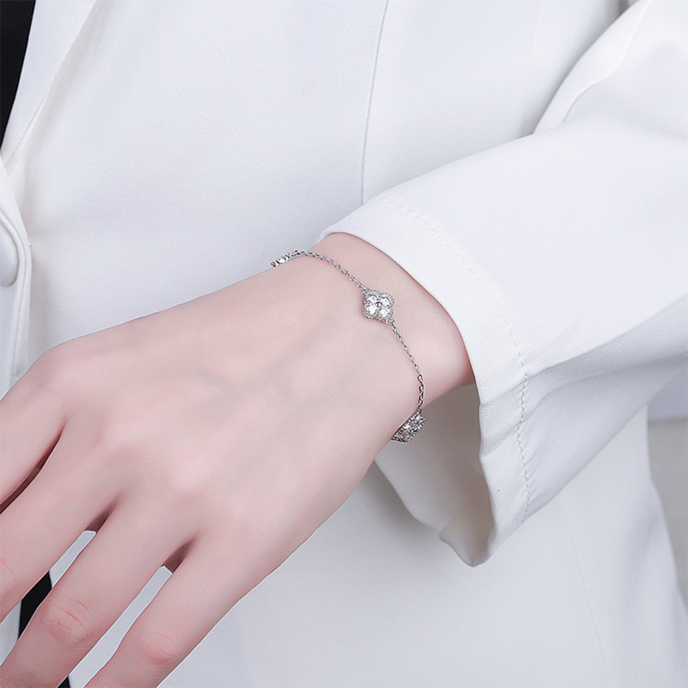 2026 S925 cologne Silver Four-Leaf Clover Moissanite Simple Women's Bracelet Tiktok Kuaishou perfume Live Streaming Fact L4