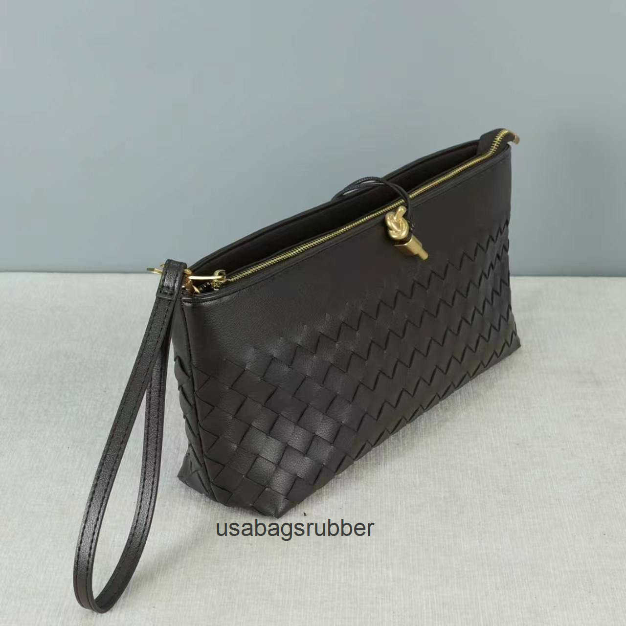 Sleek Designer Style 2026 New Handmade Woven Underarm Bag for Women High end Simple Versatile Shoulder and Crossbody Small Bag