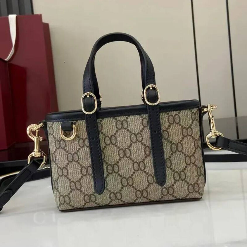 Women Luxury Designer New Arrival Caviar Leather Messenger Shoulder Handbag Classic Letter Logo Hardware Functional Wallet Purse Elegant Ladies Even