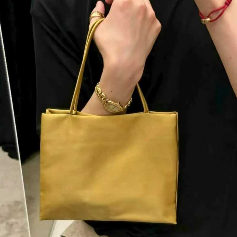 Evening Bags High-quality Silk Textured Small Handbag 2026 New Style Fashionable and Versatile for Daily Wear Soft and Luxurious Evening Bag H261016