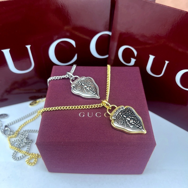 Designer Jewelry gg necklace s embossed badge necklace vintage gold pendant jewelry trendy stylish for men and women couples