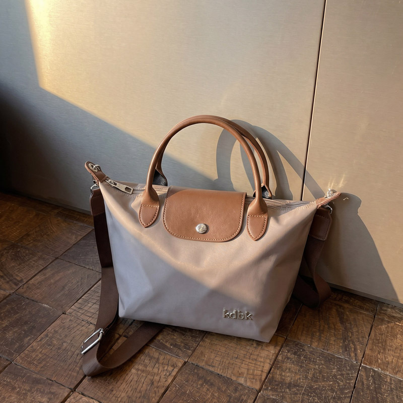 Simple color-block handbag for women, 2026 new autumn collection, versatile and stylish dumpling-shaped shoulder bag with a trendy and high-quality