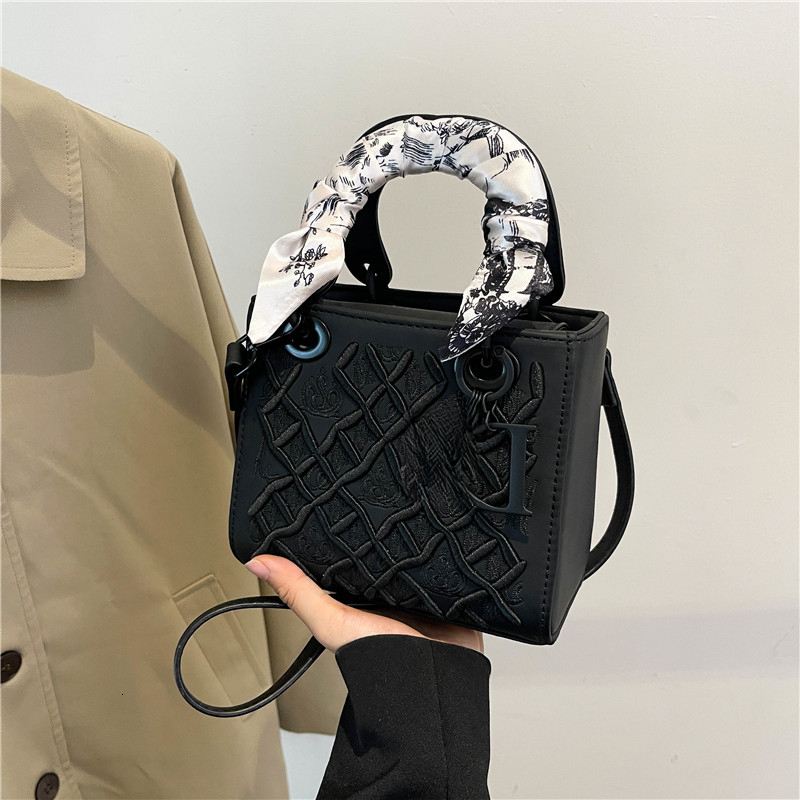 Heavy Embroidery Versatile Princess Diana New Fashion Scarf Handbag Women's High-end Single Shoulder Crossbody Bag Cross-border