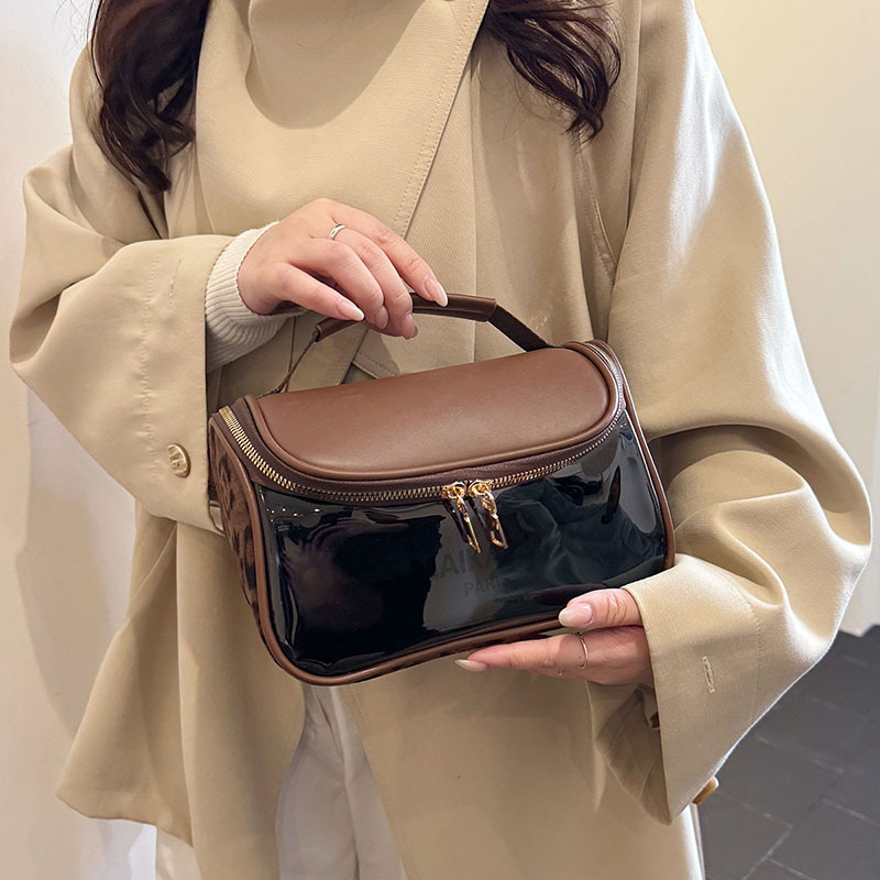 New large capacity makeup bag high aesthetic cosmetics storage bag travel portable handbag waterproof toiletry bag women's light luxury designe