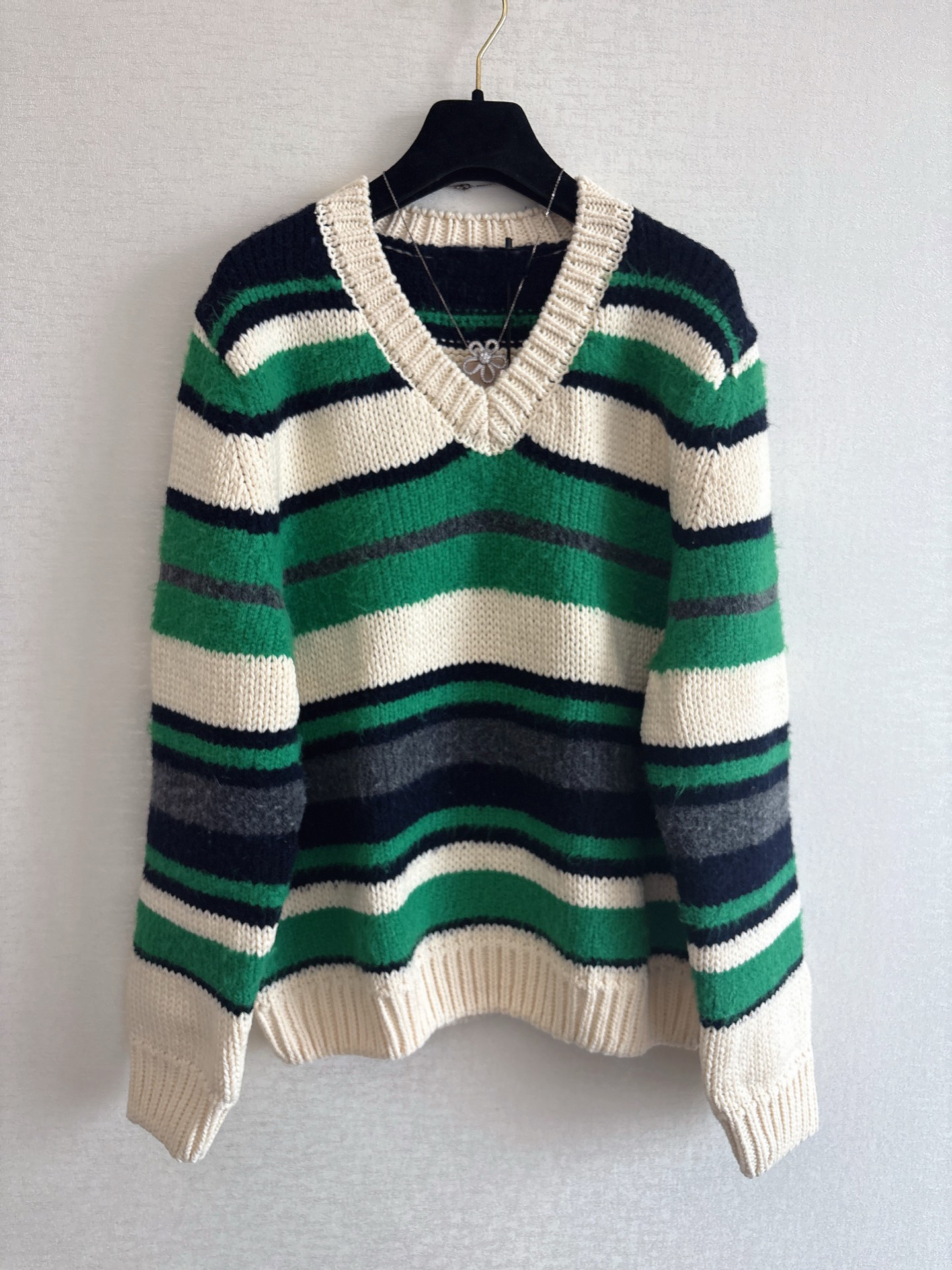 Designer Autumn Winter New Collection: Retro Green Color-Block Striped V-Neck Sweater For Women, Featuring A Loose Relaxed Style And Containing 05c5