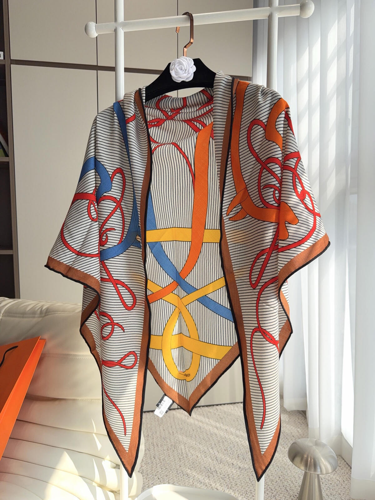 26ss H designer silk cashmere Triangle women high end color matching double sided printed hand rolled edge large shawl velvet triangle scarf gift
