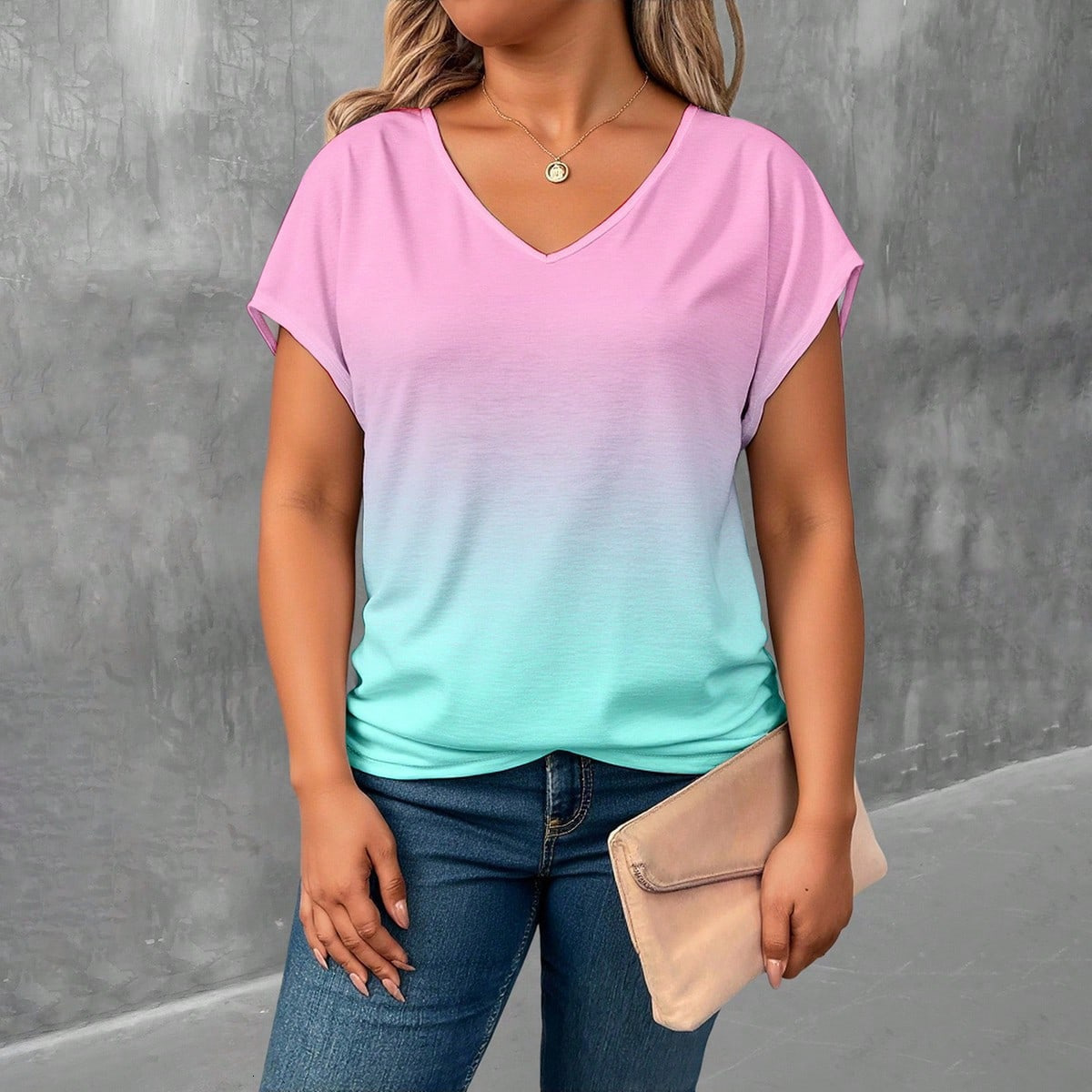 2026 Exclusive Supply Of Plus-Size Women's T-Shirts For Export, Featuring 3D Prints, Loose Fit, A V-Neck, And Gradient Colors, Making Them Casu