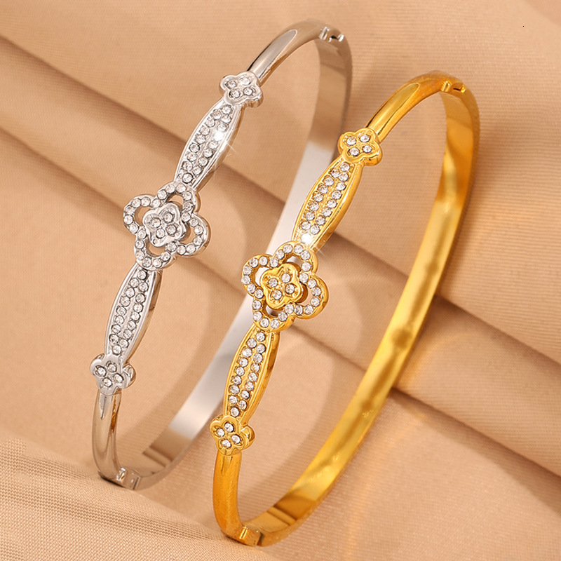 Cross-Border Japanese Korean Style Four-Leaf Clover Diamond-Studded Open Titanium Steel Bracelet, Fashionable, Luxurious, Elegant, And Tarnish-Resis