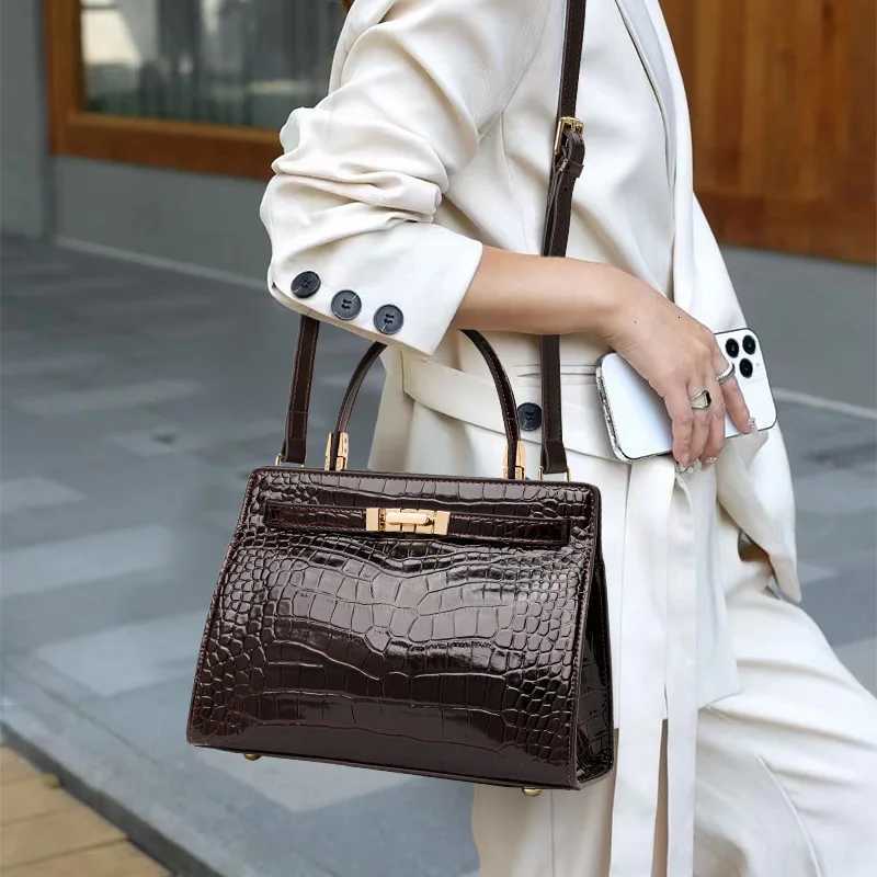 Evening Bags Aidrani Pattern Genuine Cowhide Handbag Gold TurnLock TopHandle Bag Removable Strap Crossbody Purse for Dating Office H261016