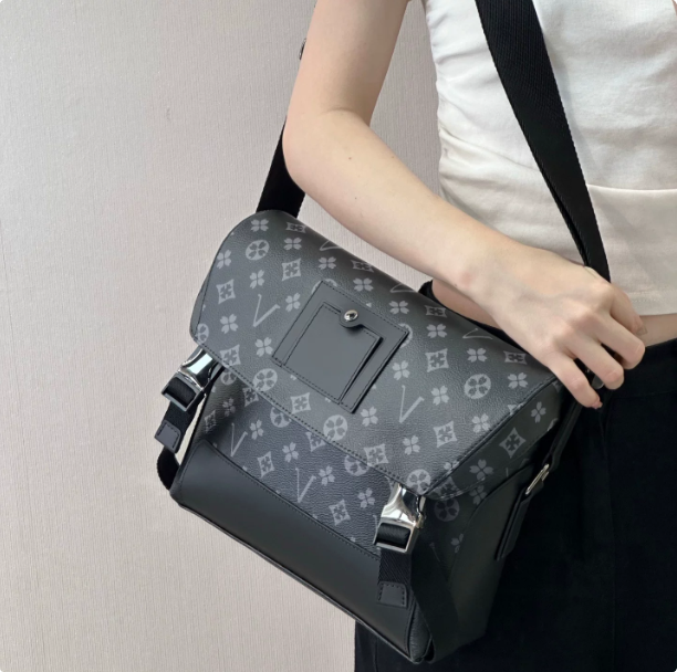 Designer Bags 2026 Trends Mens Fanny Pack Waist Bag VOYAGERLYS Crossbody bag bum bag Handbag Luxury man Chest bag Belt Bag breras sacoche homme luxe