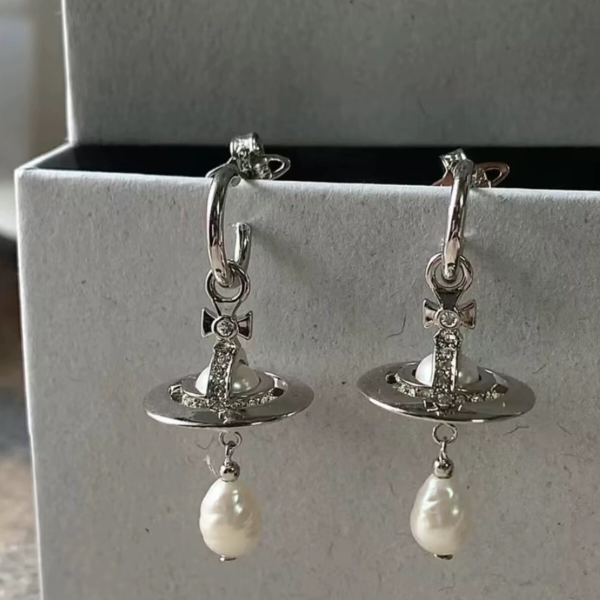 earrings Xijia Dengwei's vintage Baroque three-dimensional Saturn pearl drop are light luxury and elegant high-end earrings