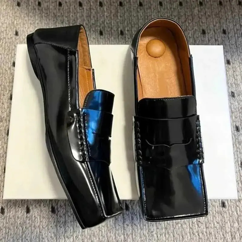 Men Shoes Fashion Black Patent Leather Square Toe Breathable Loafers Women Retro Casual Flat Slip On High Quality Comfortable Womens Shoes Footwear