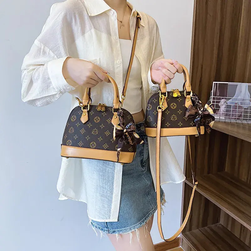 Bag Free Shipping accessories Designer For Womens Shoulder Bags Brown Fashion Printed Handheld Versatile Crossbody Bag Luggage t1