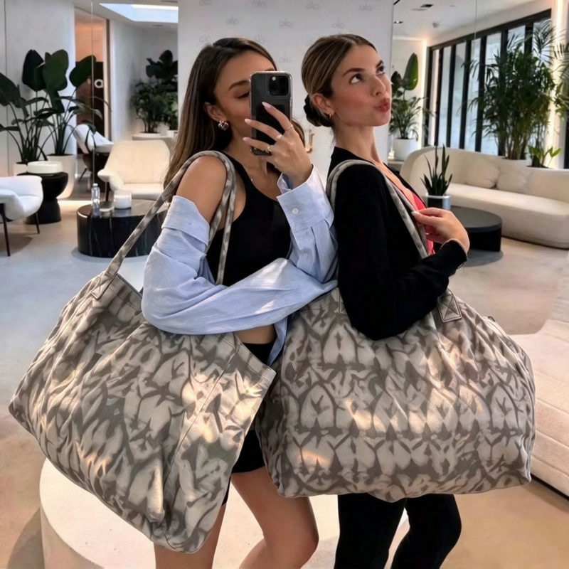 Tote Bag Luxury Bag Designer Bag New Canvas Handbags Retro Bags Fashion Square Handbag Commuter Shoulder Bag Outdoor Shopping Bag Large Capacity Bag