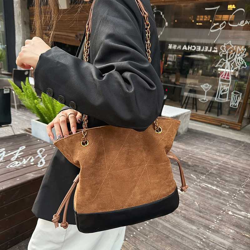 Cross Body Autumn and Winter Vintage Women's Bag Large Capacity Suede Shoulder Bag Commuter Bag Handbags Chain Underarm Bag H261016