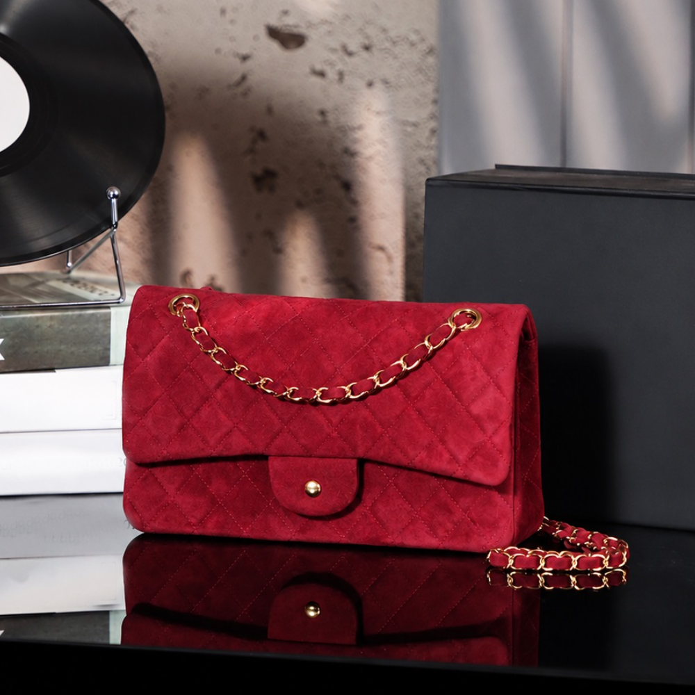 Quilted Suede Flap Shoulder Bag Leather Chain Strap Vintage Chic Crossbody Purse for Daily Outings Top-Tier Designer New Arrival
