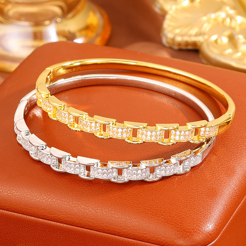 Electroplated Zircon Horseshoe Buckle Bracelet, Luxurious High-End Piece, Simple Fashionable Bracelet With Unique And Elegant Style, A Versatile Acc