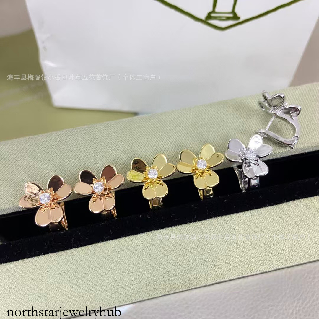 Designer Jewelry vanly Clover single-stone stud earrings, petal design, gold-plated silver posts, versatile and elegant floral earrings