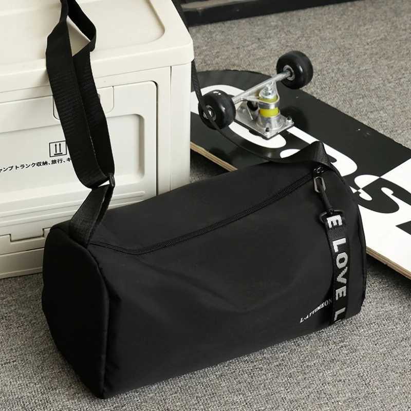 Shoulder Bags Minimalist Travel Bag for Men Lightweight Sports Outdoor Crossbody Bag Men's Trendy Large Capacity Luggage Shoulder Bucket Bag H2