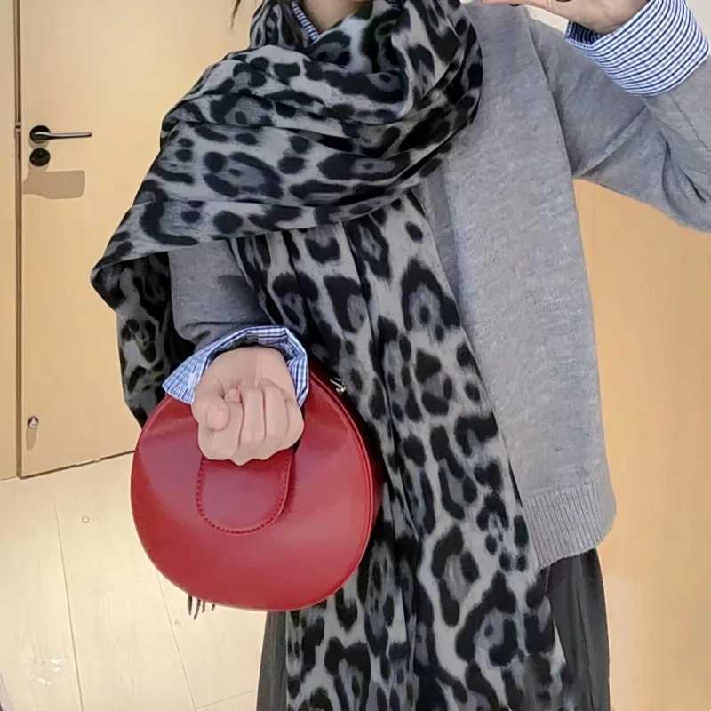 2024NEW Leopard Scarf for Men and Women Cold resistant and Warm Scarf Elegant and Luxury Women's High Quality Scarf S261017L4F9