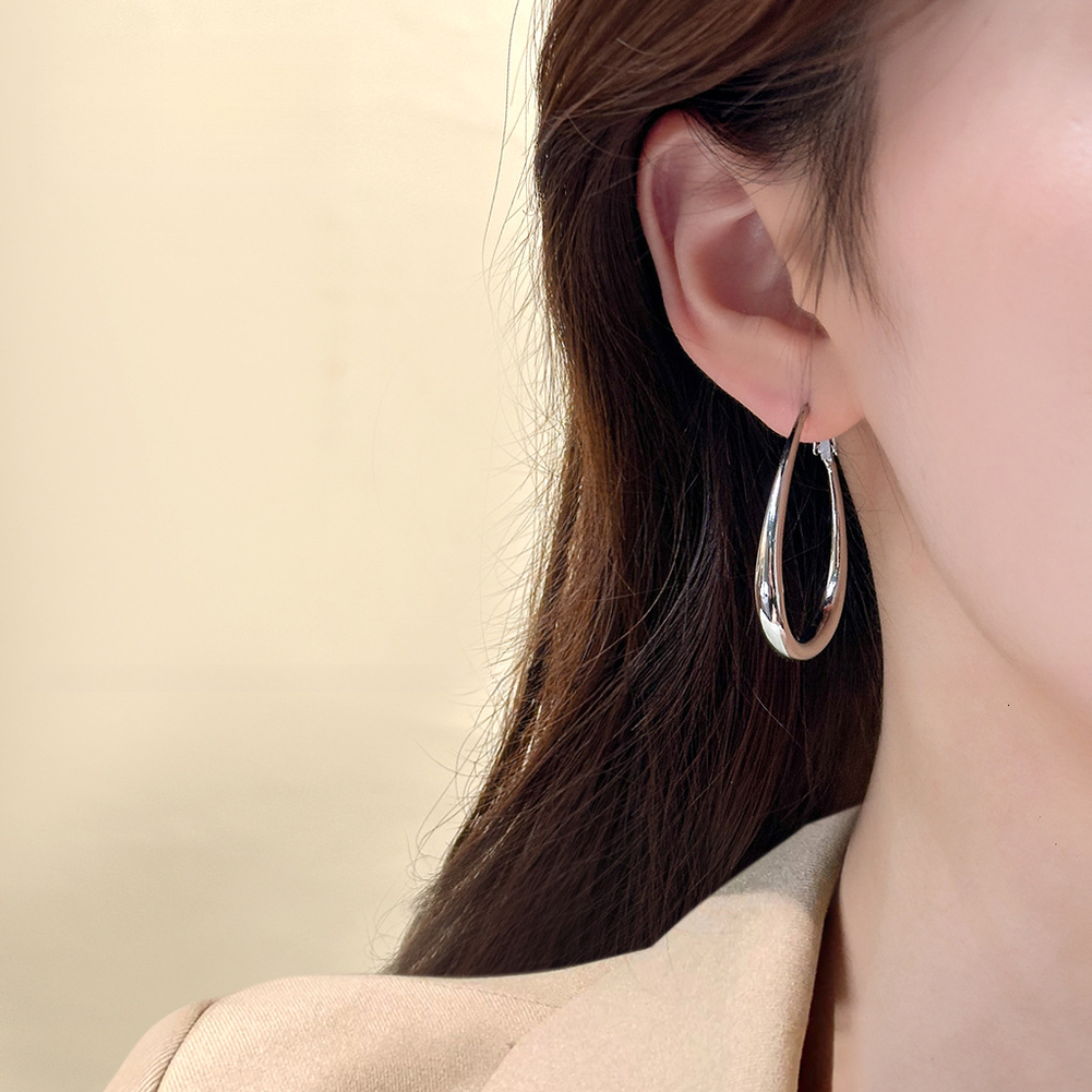 2026 Silver perfume Needle Water Drop Simple Hoop 2026 New Hot Style High-End Vintage cologne Large Earrings Designer S1