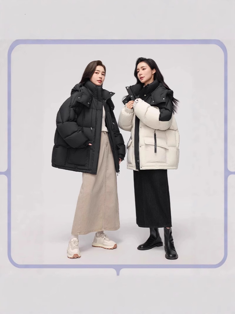Designer 2026 winter new collection: fashionable Korean-style short down-filled jacket, thickened, with unique color-blocking design and a hood