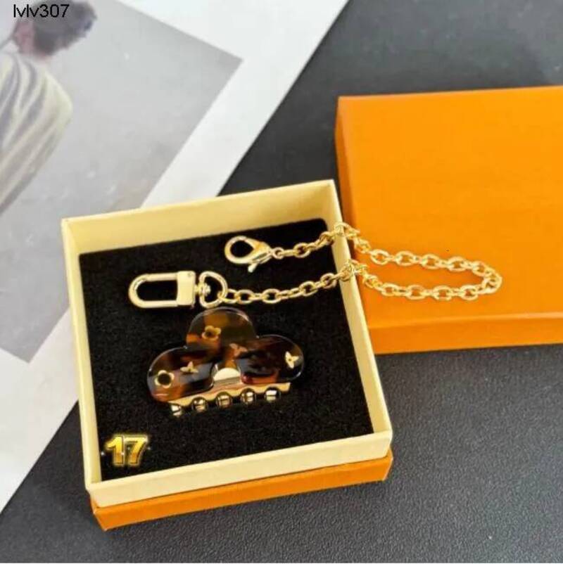 Jewelry accessories Clips Fashion Clip Keychains Luxury Clover Designer Hairpins Keychain Barrettes Cute Key Ring Womens Charm Bag Holder Headwear H