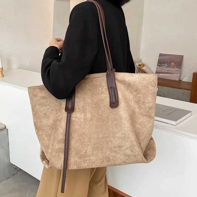 Designer Vintage Winter Totes Wen's Autumn Bag Large Capacity Suede Shoder Bag Solid Color Simple Casual totes Bag Cmuting Handbags J261016