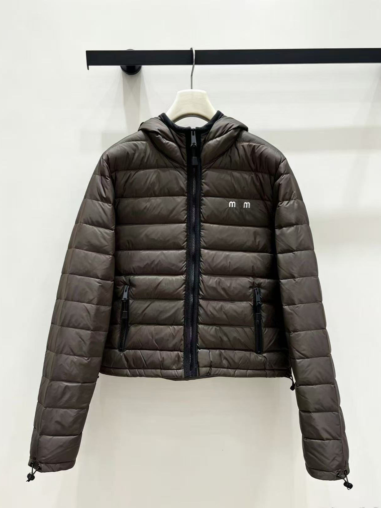 Designer Women's Autumn New Collection: Age-Reducing, Sweet, And Stylish Lightweight Hooded Down Jacket With Embroidered edaf