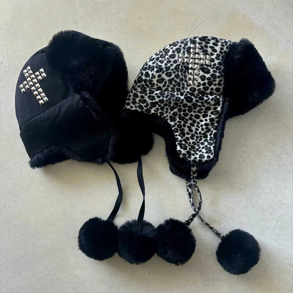 Trapper Hats 2025 autumn and winter cute warm Lei Feng hat Y2K European and American new street fashion cross nail diamond hatT261017