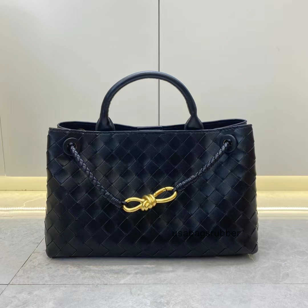 Classic Designer Style Large Capacity Tote Bag Intricate Woven Texture Knotted Chain Hardware For Travel
