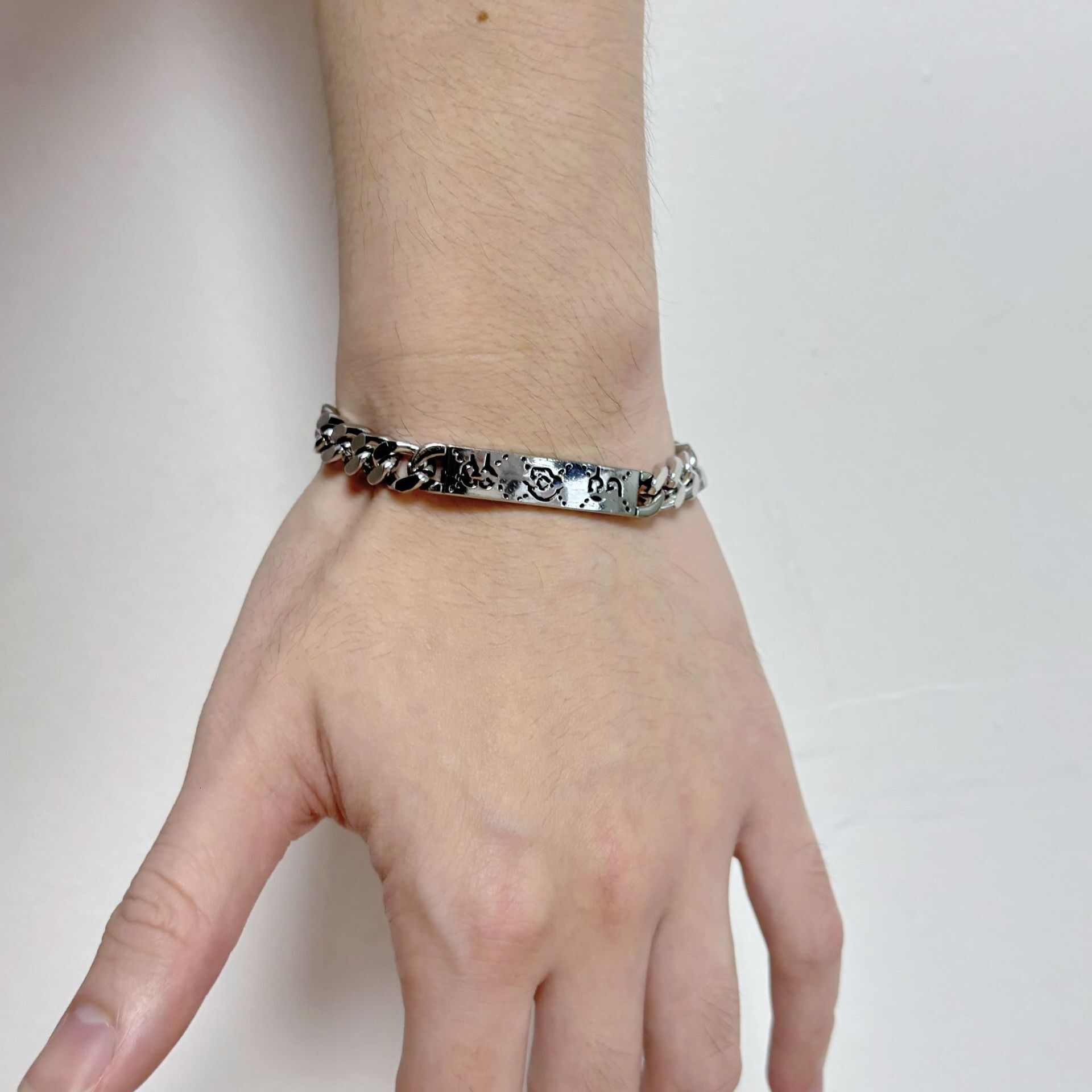Designer Jewelry Guccara Bracelet Elf Light Luxury Fashion Skull Bracelet Couple s Style Distressed Gift Versatile