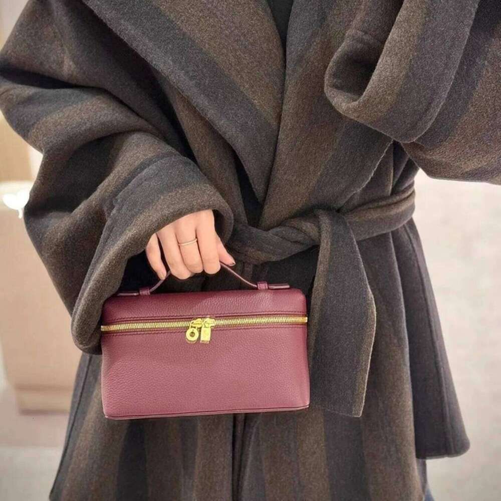 Designer Bags New Women's Lunch Box Handbag Crossbody Fashion Trend Shoulder Hong Kong Style High End Feeling Storage Bag Hot Selling