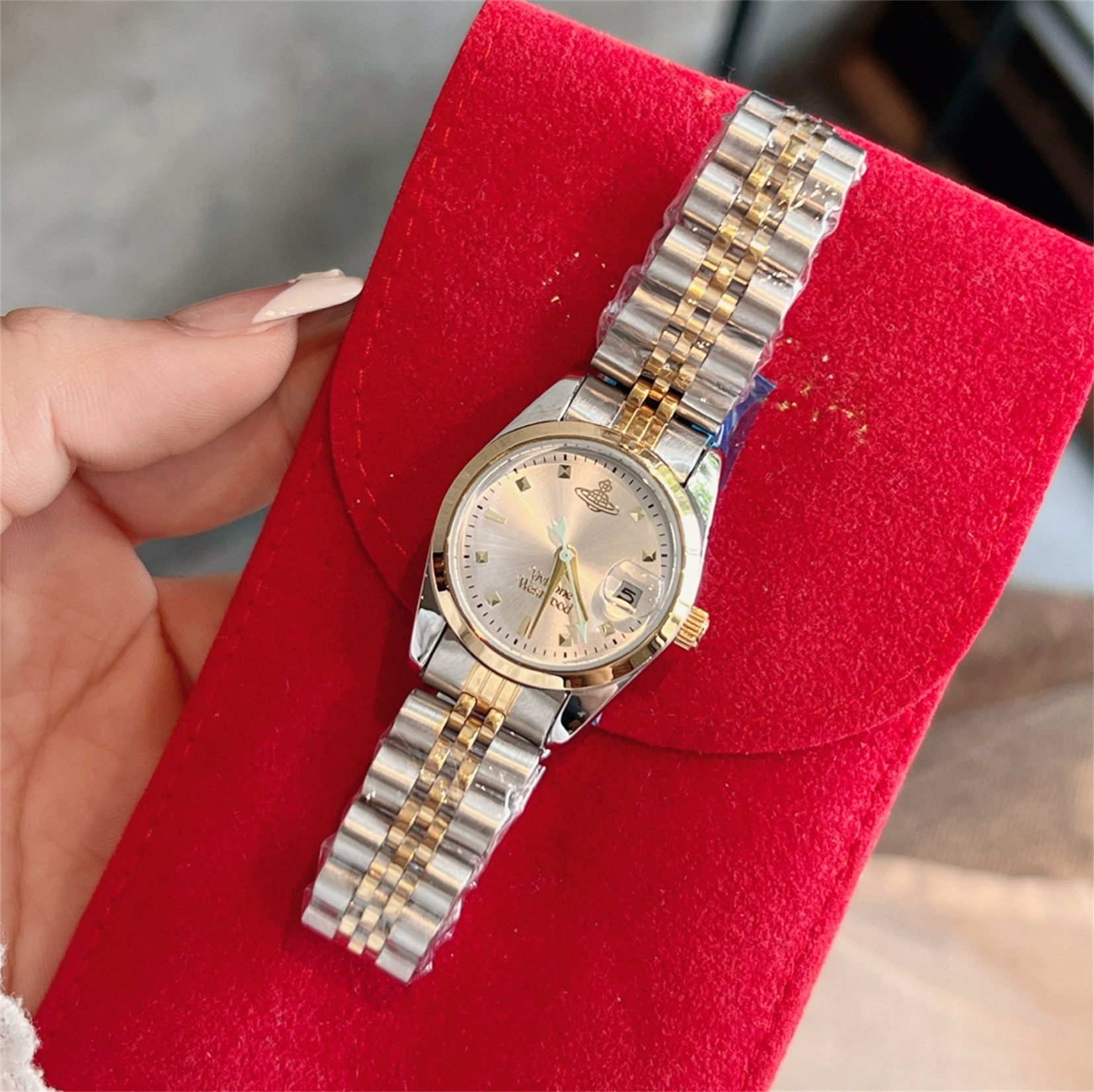 Top Mens women VIVIENNEity Diamond inlaid watch designer luxury quartz movement watches high qualit rose gold steel women Wristwatches #2553