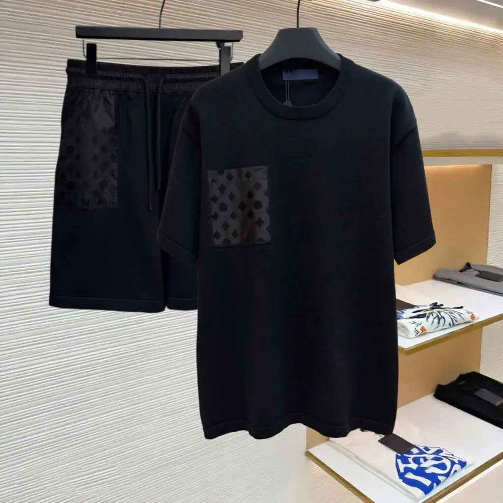 Men T-Shirt High Quality short sleeve Designer Tshirt Shorts Fashion Pure Cotton Knitting Tees Couple Party Shirts Mens Womens Summer Leisure Sports