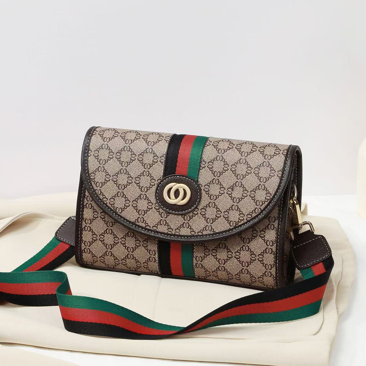TOP Designer Bag woman bag shoulder bags Cross Body Wallets messenger bags Leather Patchwork Men Women handbag Clutch Designer Bags 2026 Trends wall