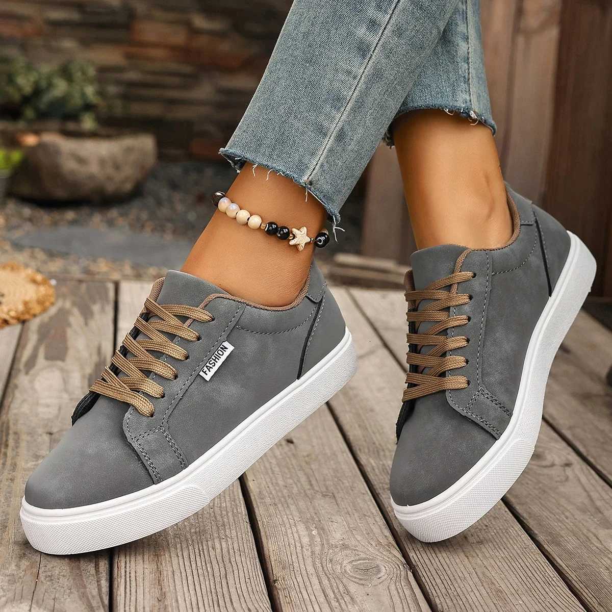 Casual Shoes 2026 New Fashion Women Lace Up Vulcanized Shoes Flat Thick Sole Casual Sneakers For Students Outdoor Sports Walking H261016