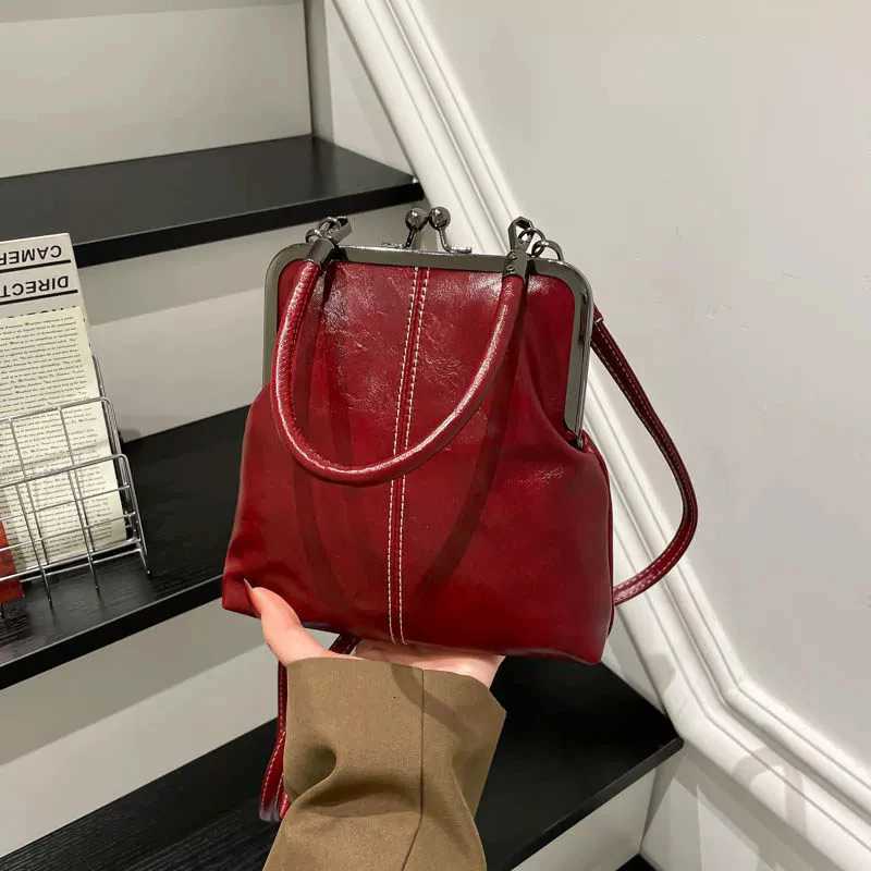 Shoulder Bags Women Clip Shell Crossbody Bag Vintage Brown PU Leather Shoulder Crossbody Purse Practical Daily Design Handbag H261016