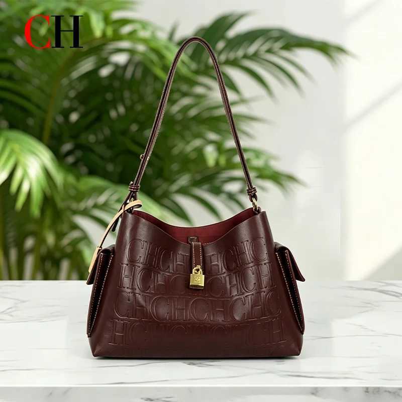 Evening Bags CH Large Capacity Embossed Shoulder Bag Simple Fashionable Daily Commuter Adjustable Strap Womens Handheld Tote Bag H261016