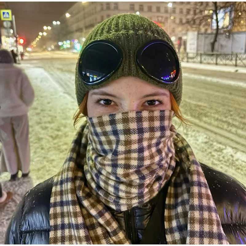 Winter Windproof Ski Beanie Unisex Warm Knitted Hat with Goggles Shaped Design Ear Protection Cap for Outdoor Daily Wear S261017N0JZ