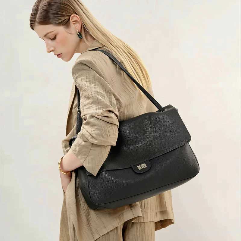 Designer Designer Flap Lock Shoder Totes Bags for Wen Luxury Soft Pu Leather Crossbody Bag Classic Vintage Lady Messenger Bag 2026 J261016