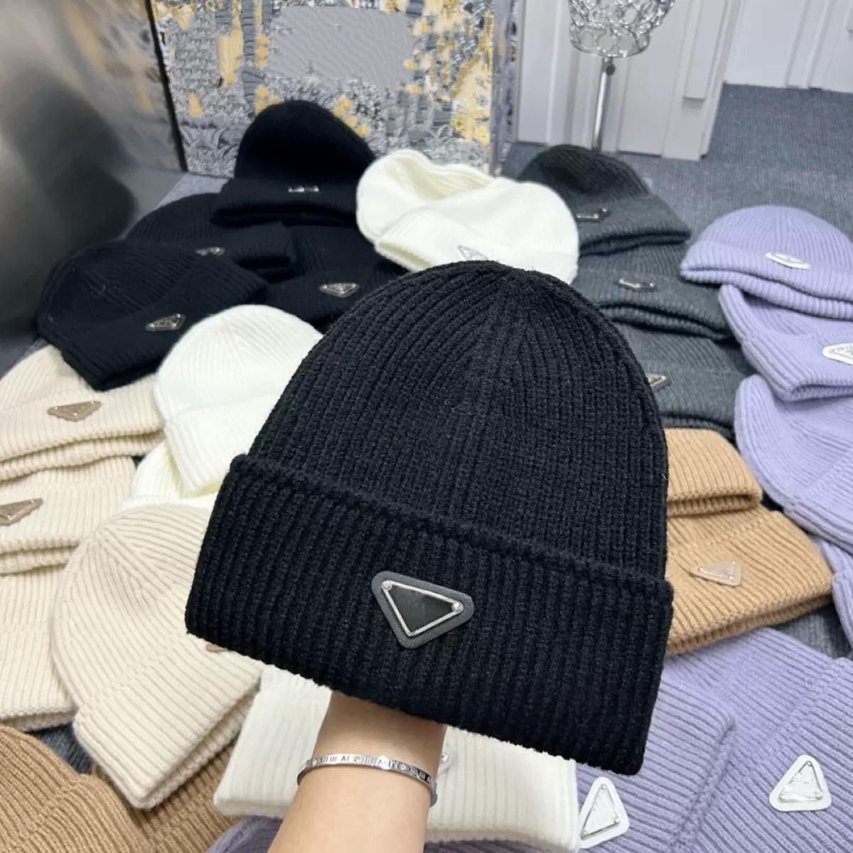 Beanie designer bonnet skull cap hat winter Men's and women's knitted Beanie warm luxury fashion classic gift outdoor travel skiing hats f