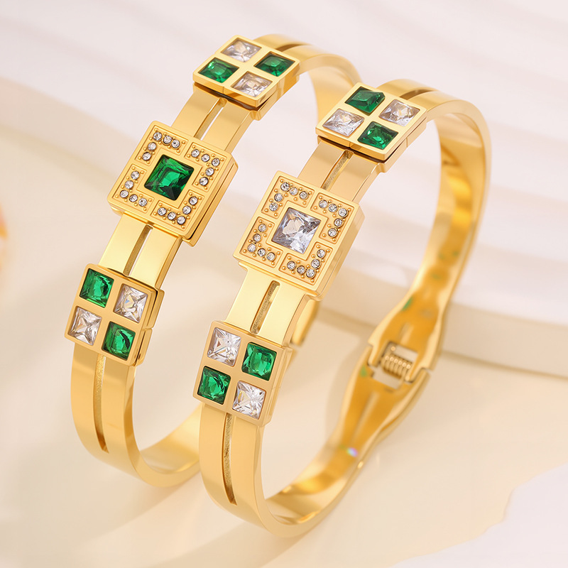Cross-Border European American Style Square Emerald Elastic Open Titanium Bracelet, Fashionable And Elegant, With A Waffle Stainless Steel Design