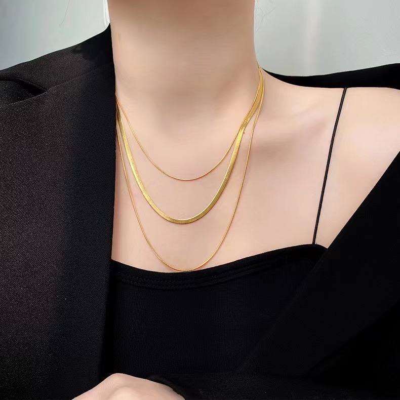 Best-selling new multi-layer titanium steel snake bone necklace for women European and American fashion unique design three-layer elegant collarbone