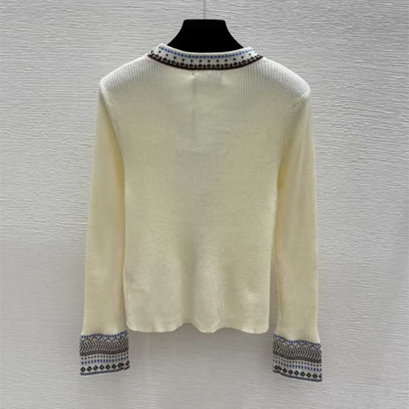 Women's Knits & Tees Designer High-quality, Chic, And Stylish Autumn Collection: A Color-blocked, V-neck, Flared-sleeve, Slim-fit Knit Cardigan