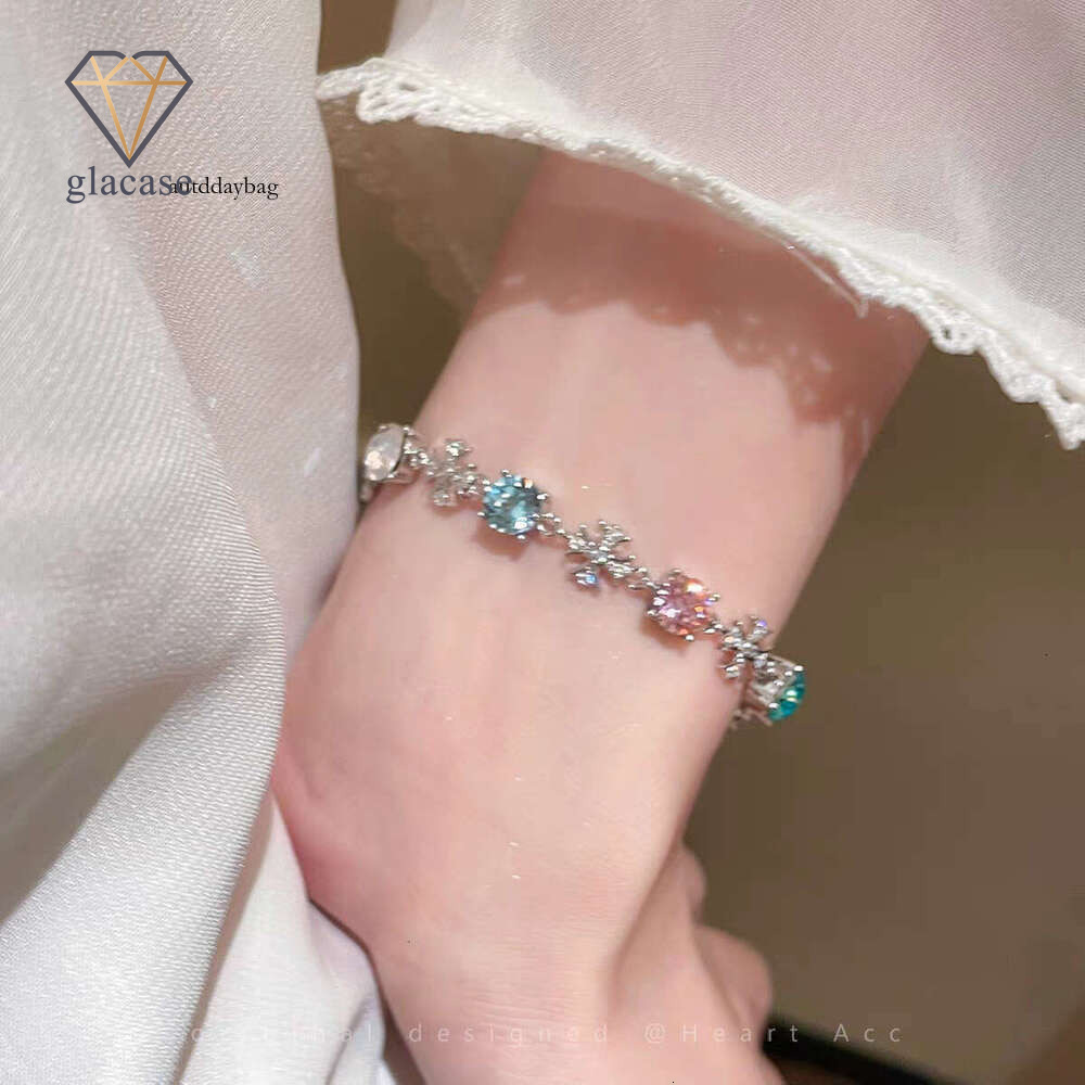 Minimalist Silver Cross Bracelet for Women, Light Luxury Niche High-end Feel, Exquisite and High-Value Student Party Accessory